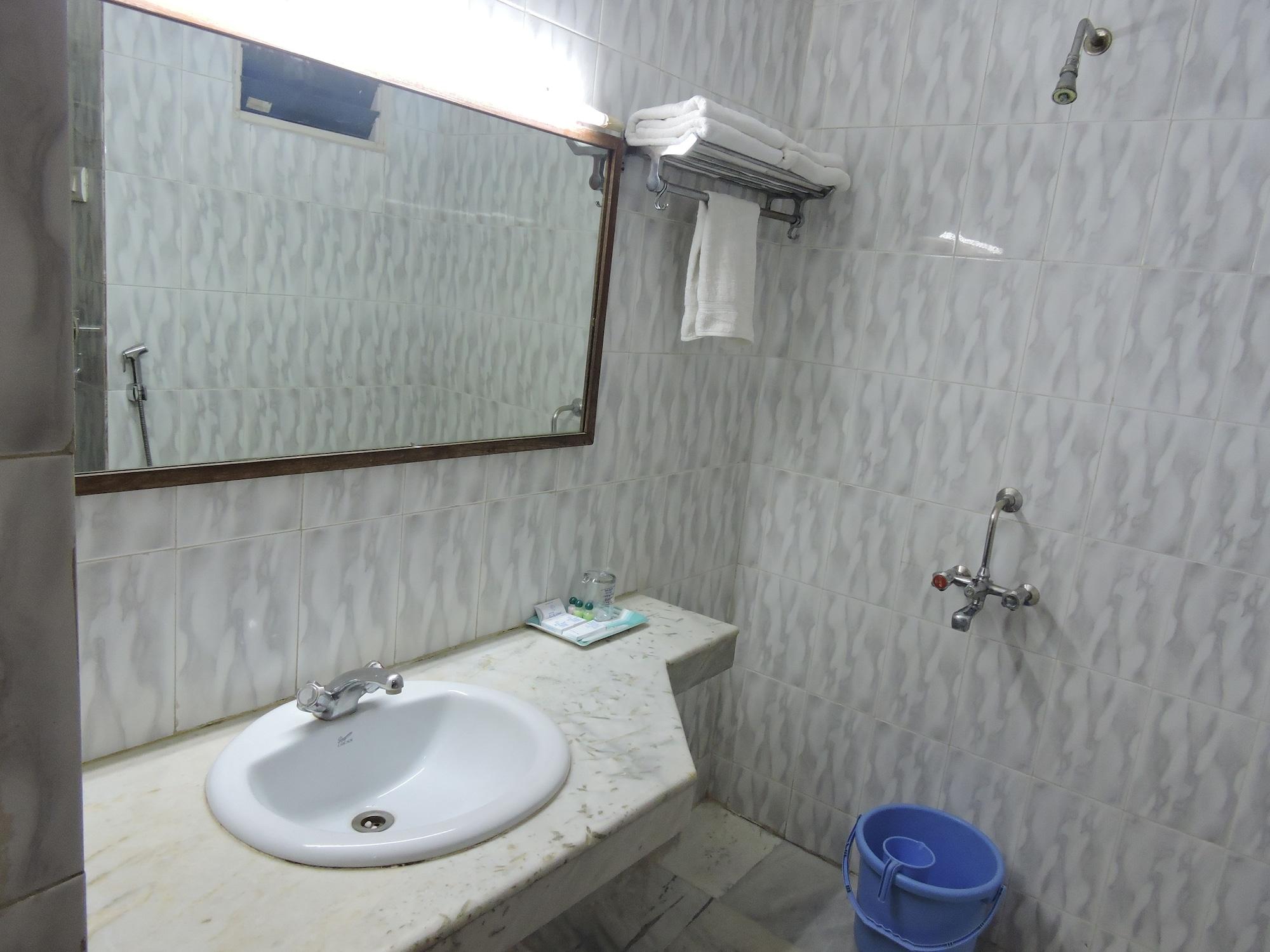 Hotel Plr Grand Tirupati Exterior photo