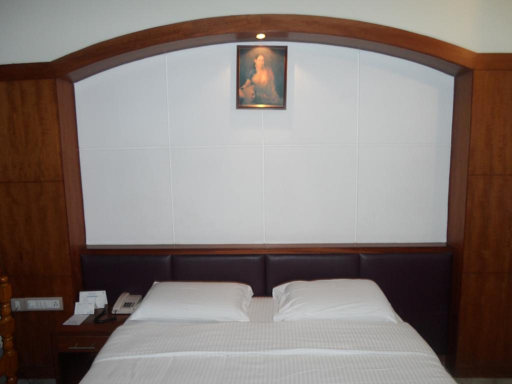 Hotel Plr Grand Tirupati Exterior photo