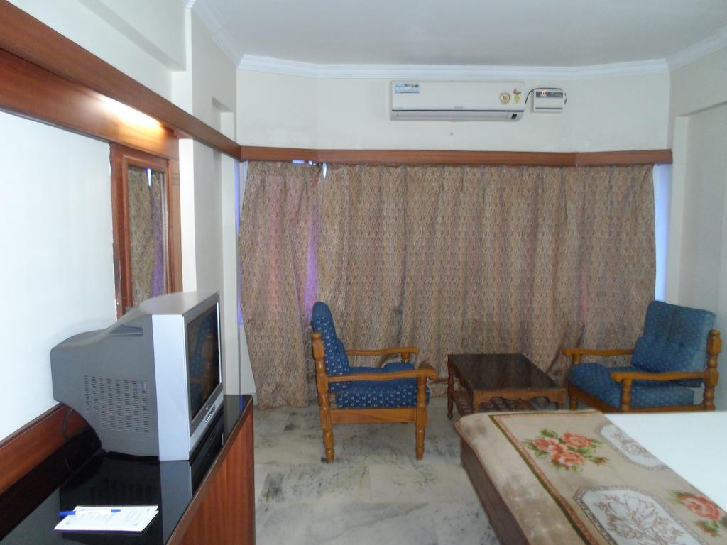 Hotel Plr Grand Tirupati Exterior photo