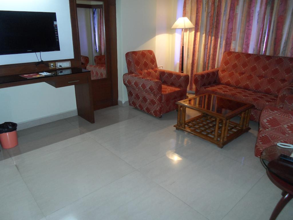 Hotel Plr Grand Tirupati Exterior photo